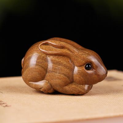 Niedliche kleine Holzhasenfiguren 3,5 cm Grüne Sandelholzschnitzerei Tierkreiszeichen Hase Handwerk Schreibtisch Heimdekoration DIY Anhänger Geschenk