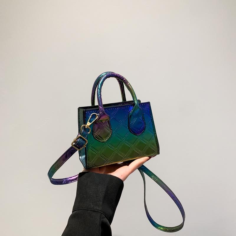 

Internet celebrity personalized fashion handbag 2025 new niche mini shoulder messenger bag mouth red envelope foreign style small square bag