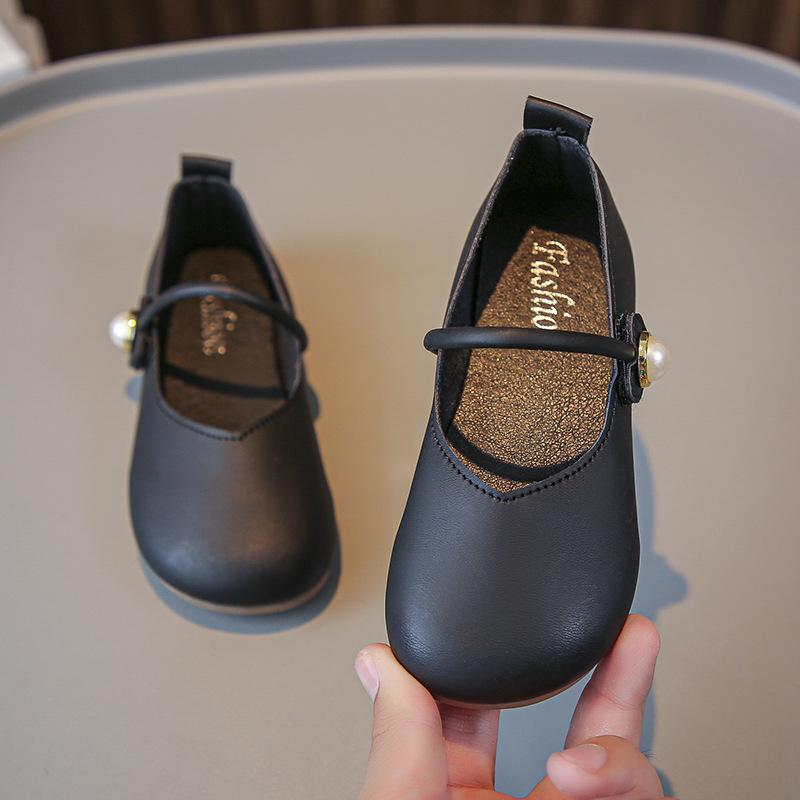 Kinder-Lederschuhe mit weicher Sohle - Britischer Stil, Frühling/Herbst, für Mädchen mit magischen Klettverschlüssen.