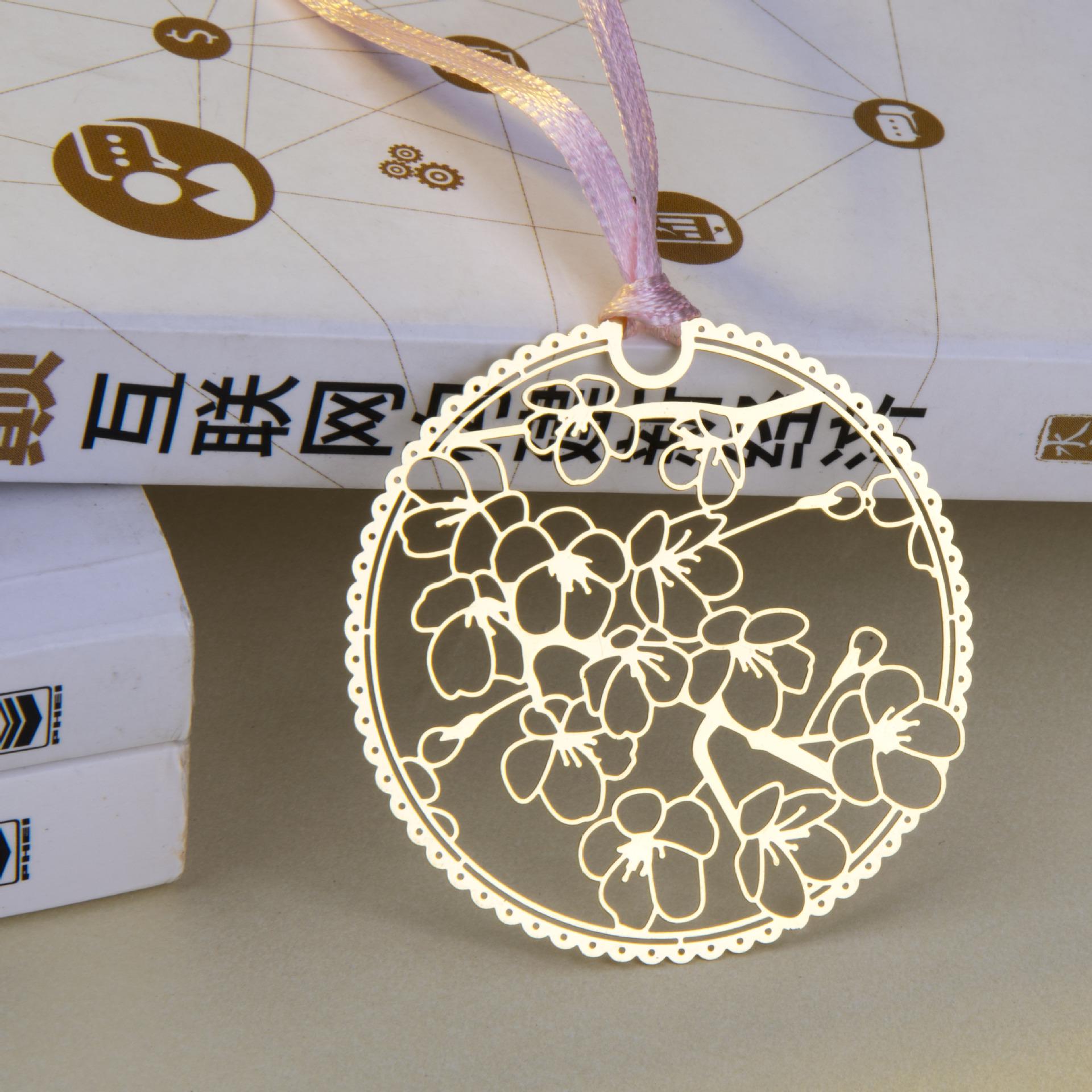 Exquisite Hollow Brass Bookmarks: Retro Chinese Style Custom Gifts