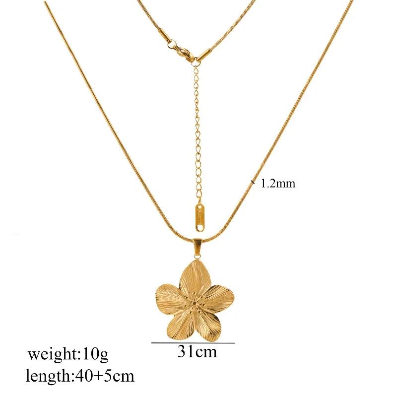 Vintage Stainless Steel Flower Pendant Necklace for Women Gold Plated Floral Metal Snake Chain Necklace Aesthetic Jewelry Gifts