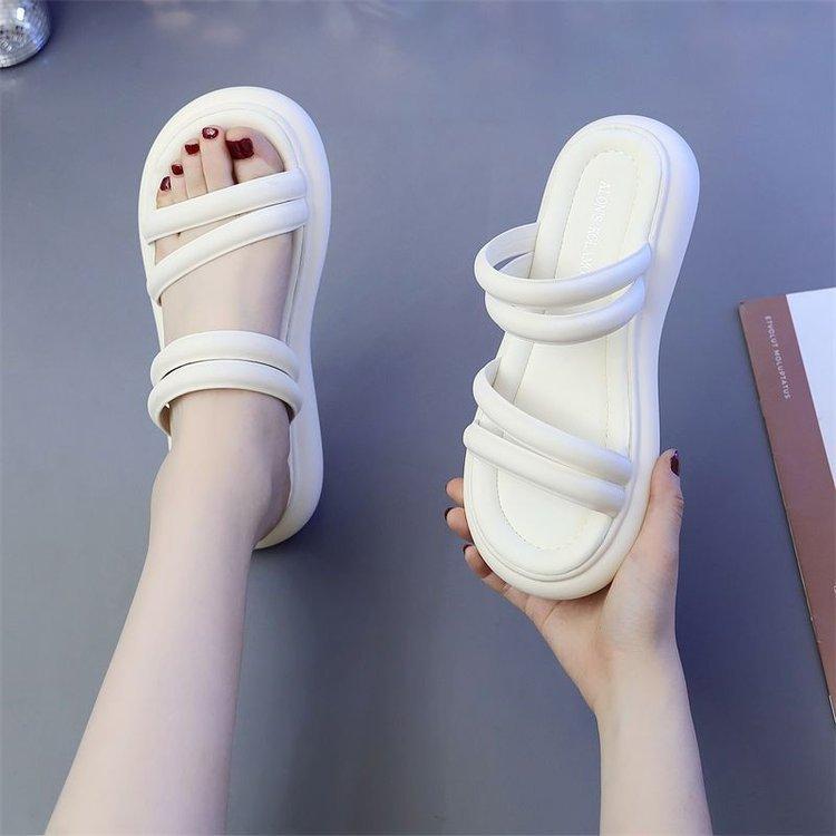 

Cool slippers for women to wear in summer, new thick-soled beach sandals, fashionable women s high-end sense of pregnant women, one-word drag 40 белый