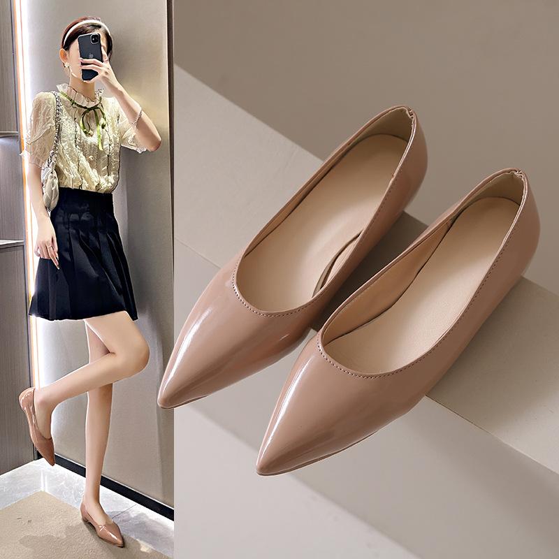 2025 new spring and autumn French nude pointed flat shoes women's versatile commuting light mouth single shoes evening shoes