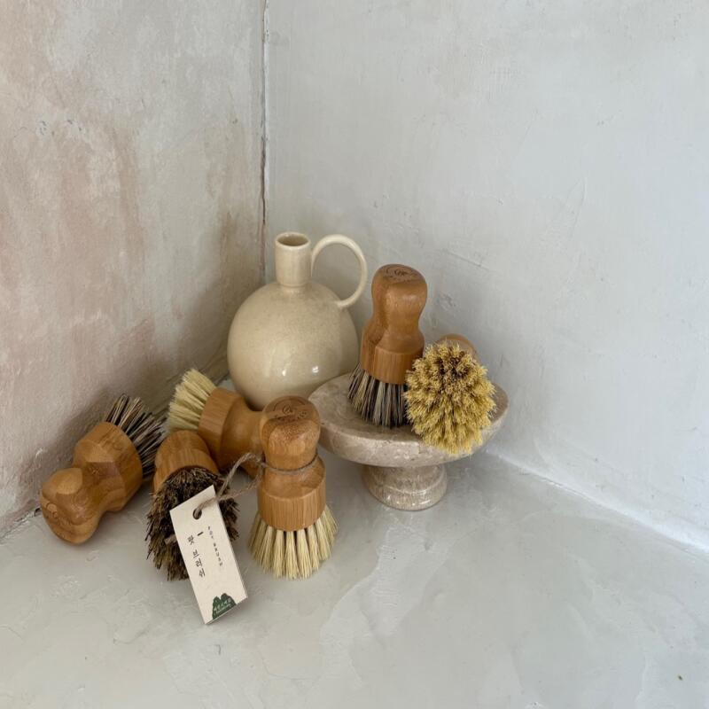 2 Types of Pot Brushes