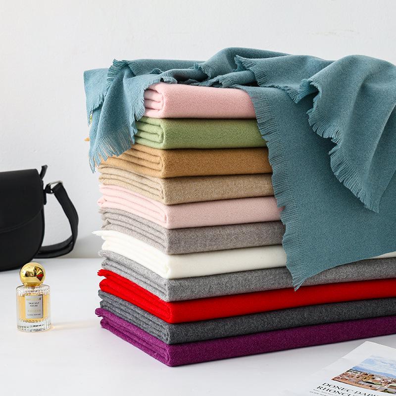 Damski zimowy biały szal z wełny kaszmirowej: Wszechstronny szalik z krótkim frędzlem w stylu koreańskim