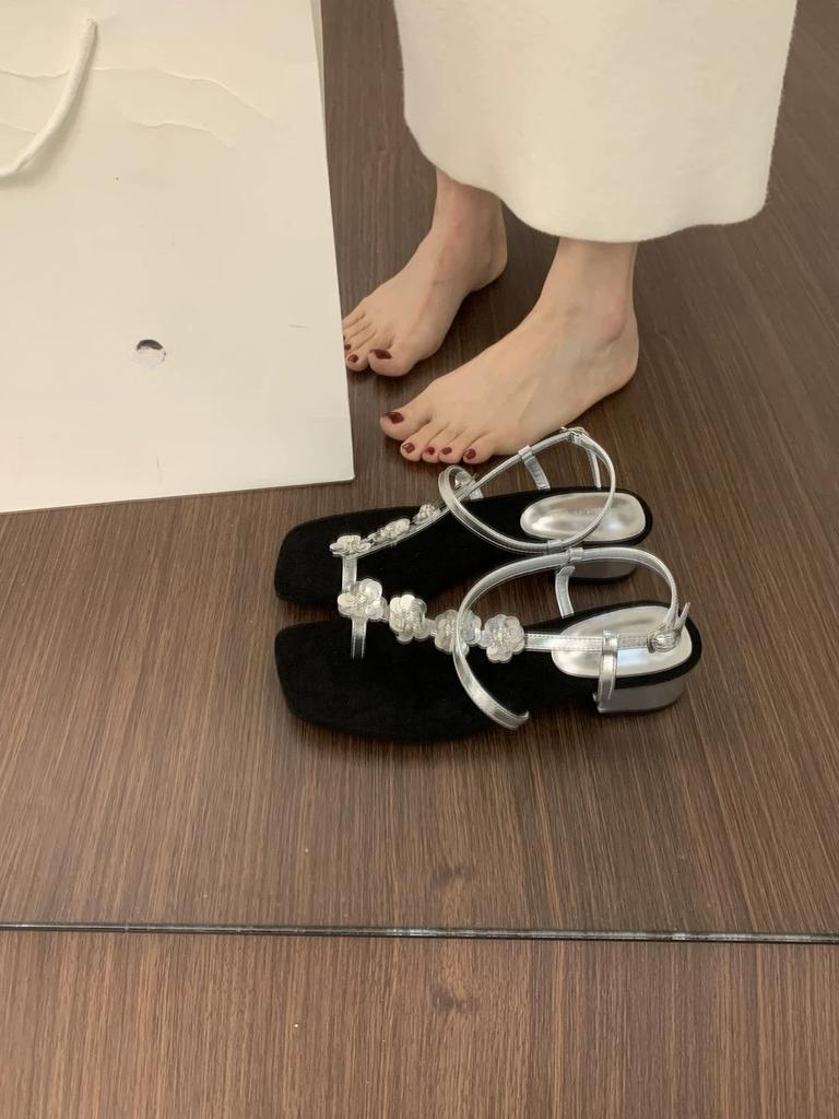 Fashion French Niche Silver Toe Sandals Women's Summer 2025 New Low Heel Roman Shoes