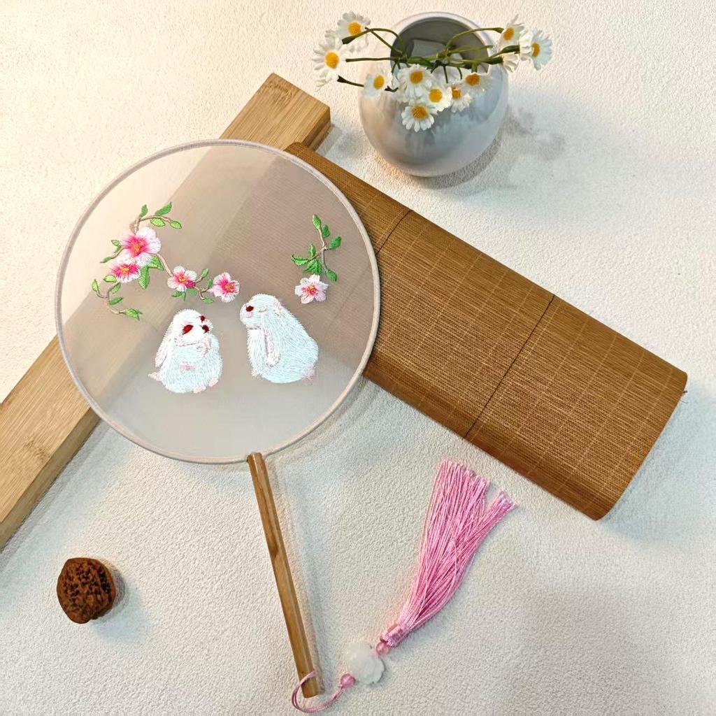 Klassischer doppelseitig bestickter Pfauenfächer - Traditionelles rundes Suzhou Hanfu Tanzaccessoire