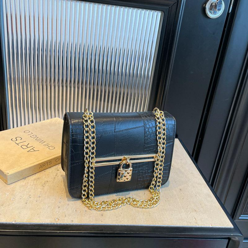 Underarm small bag women's fashion small square bag summer new fashion trend shoulder bag simple messenger bag bag