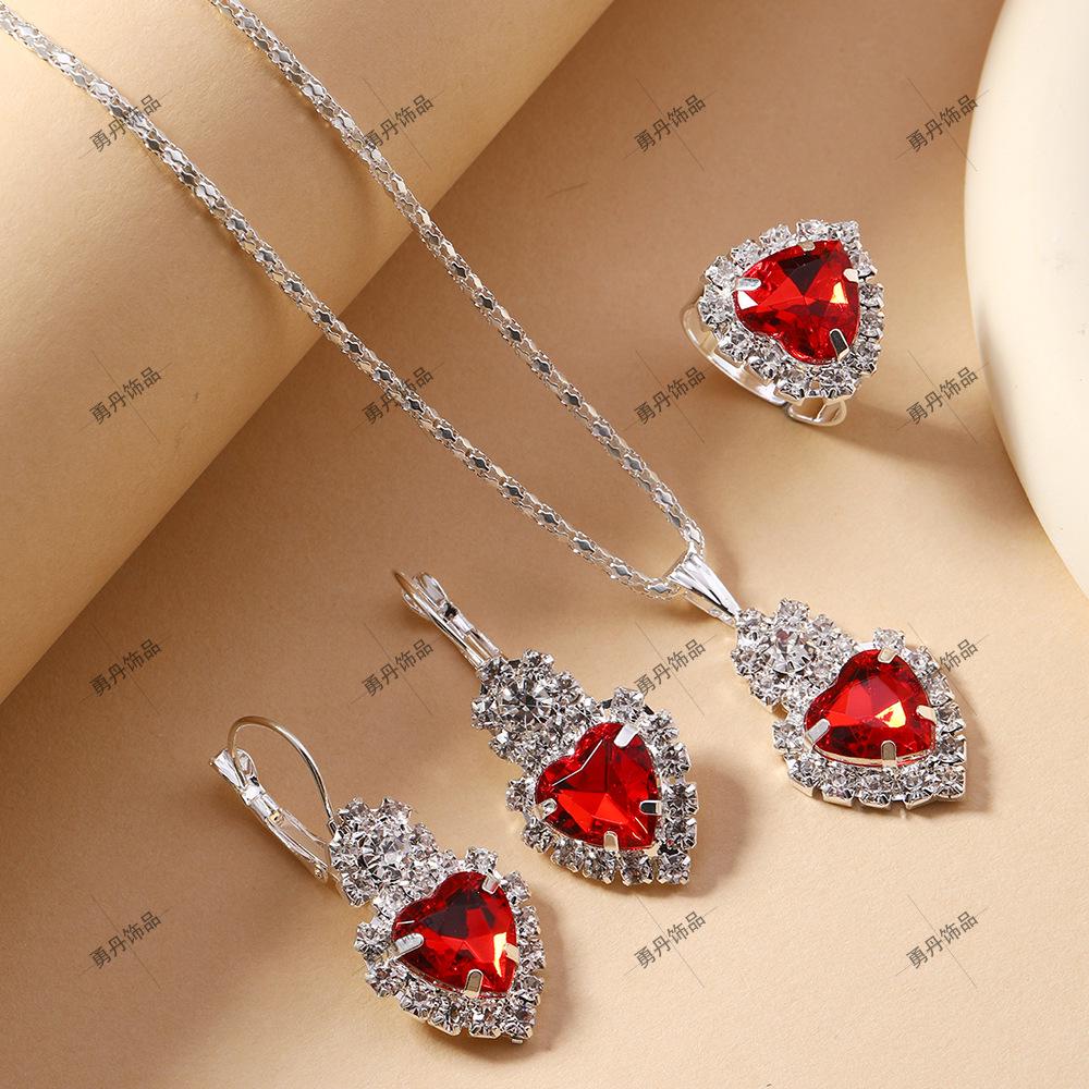 Europejski i Amerykański Zestaw Biżuterii w Kształcie Serca - Naszyjnik, Kolczyki i Pierścionek z Diamentową Zawieszką.