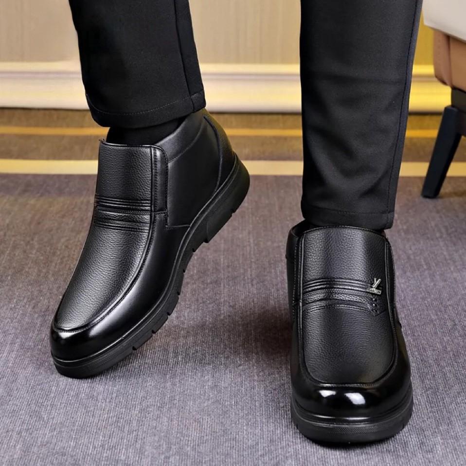 Bavlněné boty pánské zima 2024 nové kožené vlněné hromádkované zateplené integrovaná měkká podrážka protiskluzové ležérní tatínkovské boty