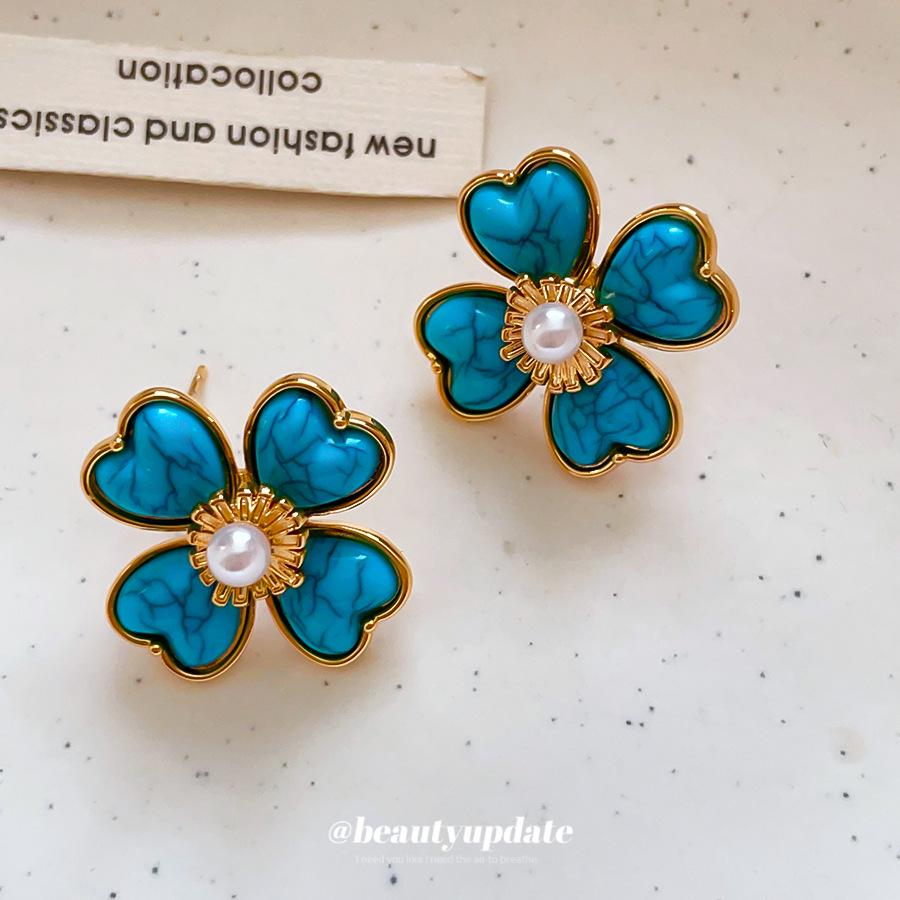 18k Gold Plated Pearl Resin Gradient Flower Stud Earrings with Silver Needles – Retro and Elegant Design.