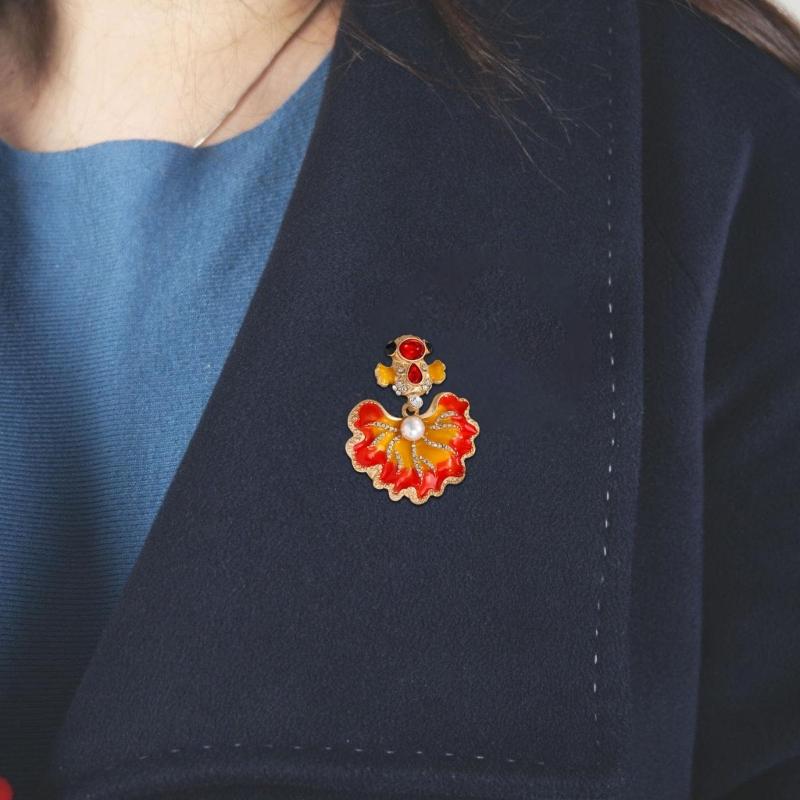 Stylish Carp Pin With Crystals Embellishment Portable Secure Clasp Versatile Accessory For Jackets Bags Hats
