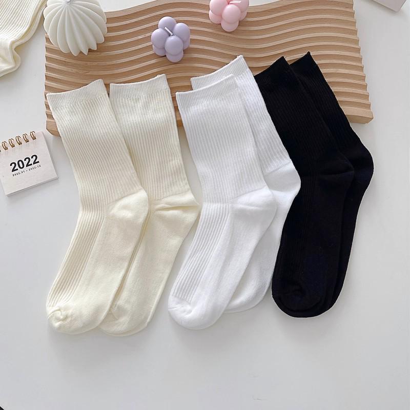 Damen Milchweiß Grobstrick Mittellange Socken mit Vertikalen Streifen, Schlankmachende Doppelnaht, Japanischer JK-Stil.