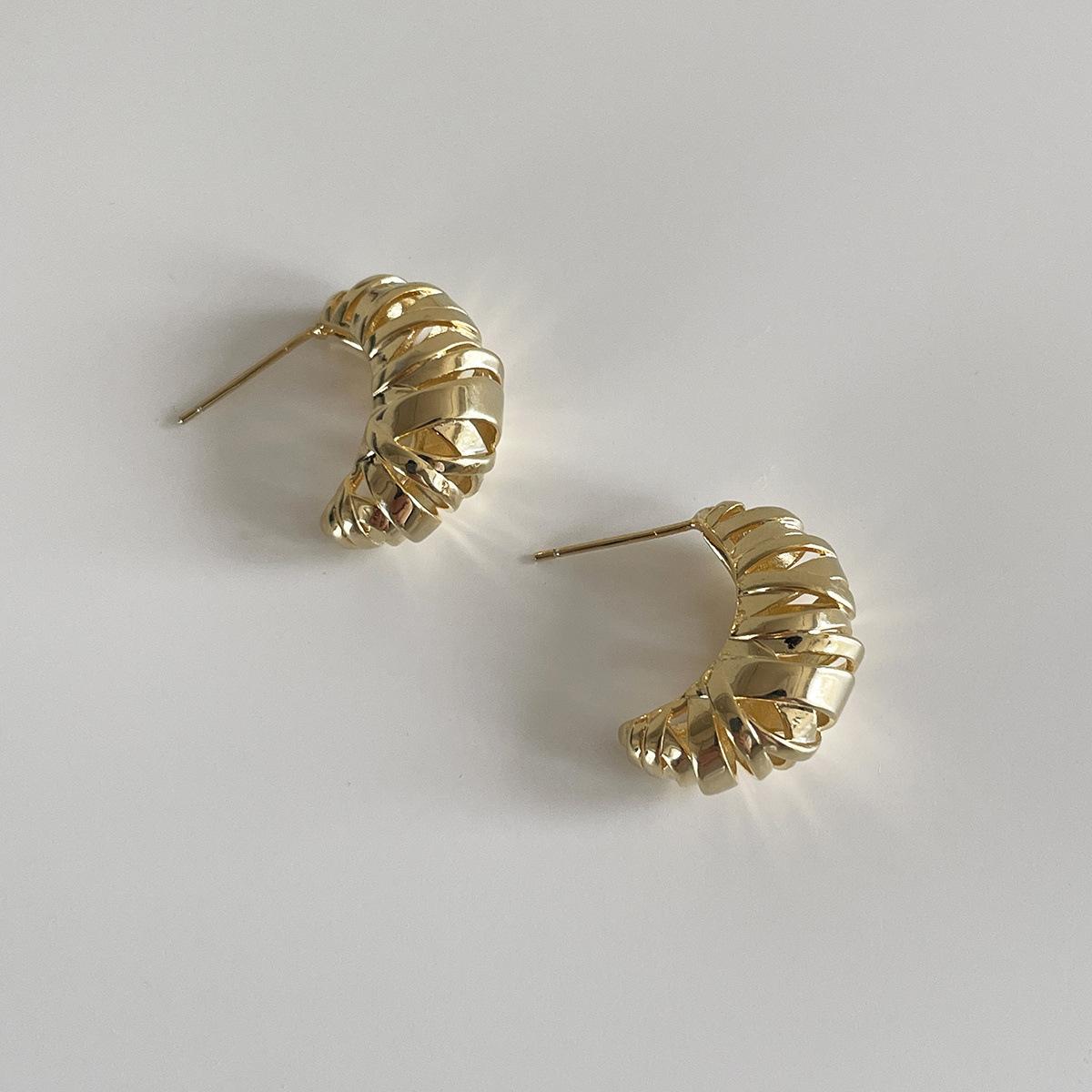 

925 silver needle croissant earrings women s light luxury high-end autumn and winter temperament earrings simple fashion ins style earrings 925 silver needle