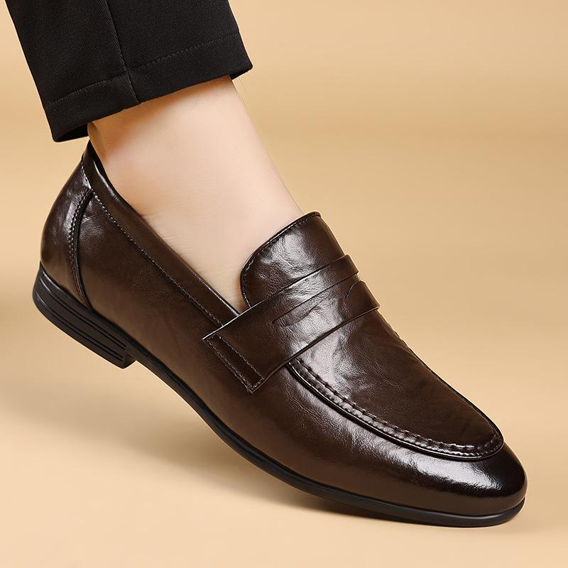Neue Schuhe für Herren Mode Leder Freizeitschuhe Einfache Designer Anzugschuhe Slipper Loafer
