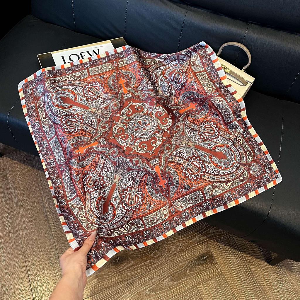 Simulated silk women's small square scarf, Korean cashew nut leopard print small silk scarf, headscarf, four-season scarf, professional scarf.