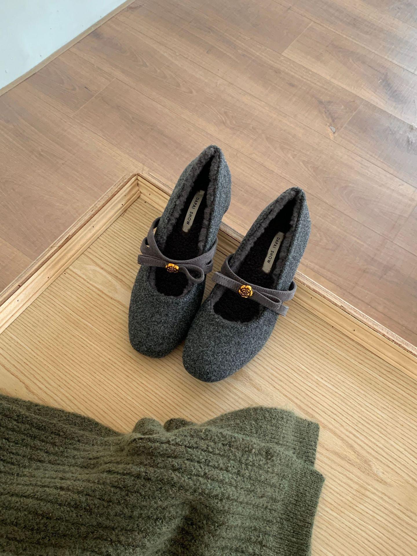 

2025 autumn and winter thick heel French black fleece single shoes women s winter bow Mary Jane shoes women s 39 темно-серого