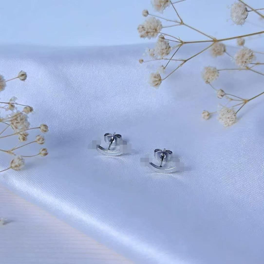 18K Корейский стиль Титановая сталь Серьги-гвоздики  Улыбающееся лицо  серебряный