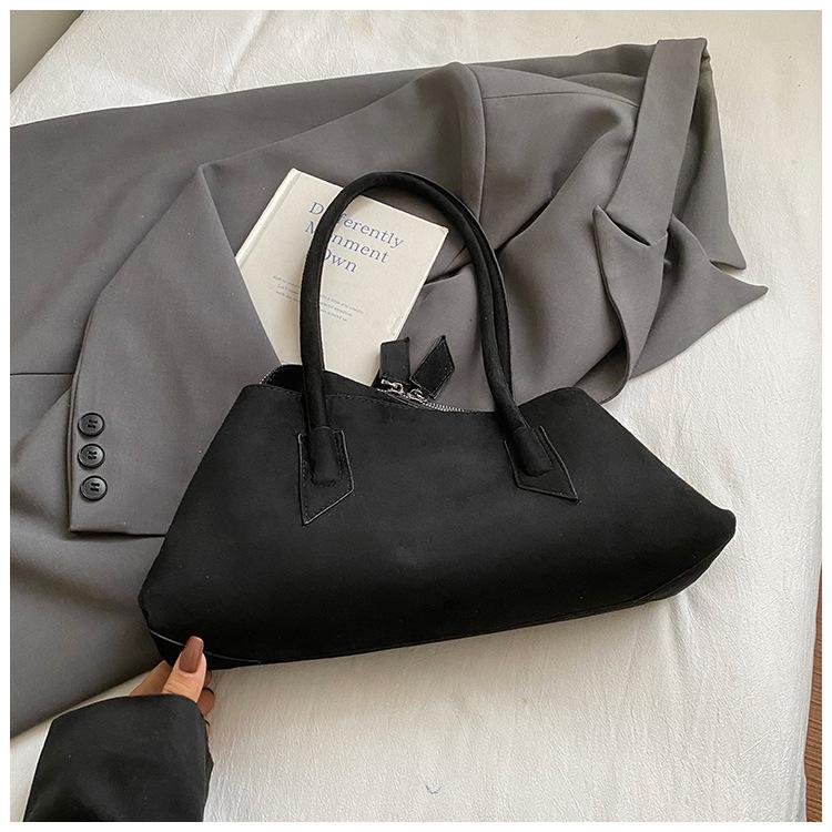 2025 Autumn New Irregular Shoulder Bag Fashionable Foreign Style Loose Feeling Matte Suede Large Capacity Women's Special Bag