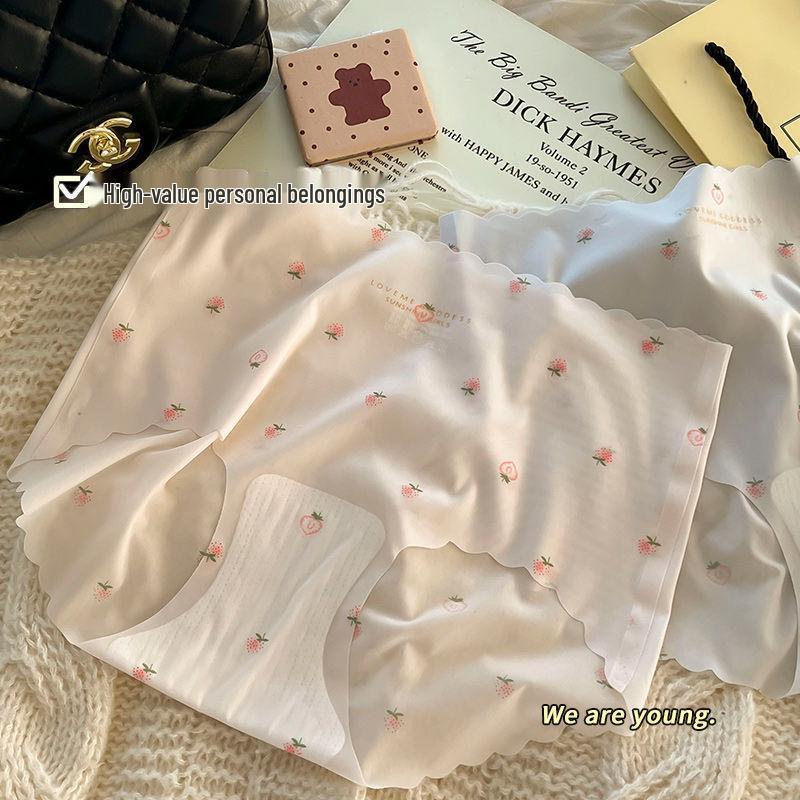 Seamless Ice Silk Strawberry Print Teen Panties with 3D Peach Butt Design and Cotton Crotch
