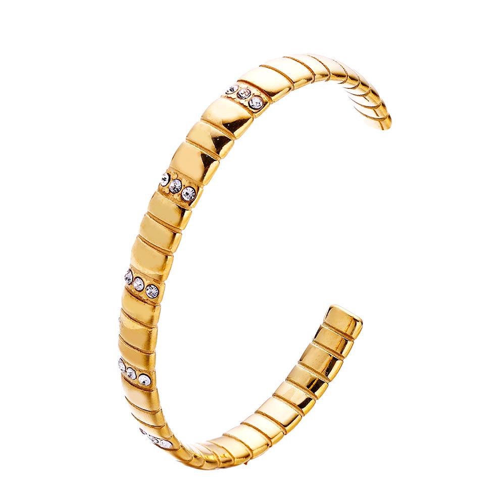18K Gold Snake Bone Diamond Cuff Bracelet – Elegant Workplace Style for Women