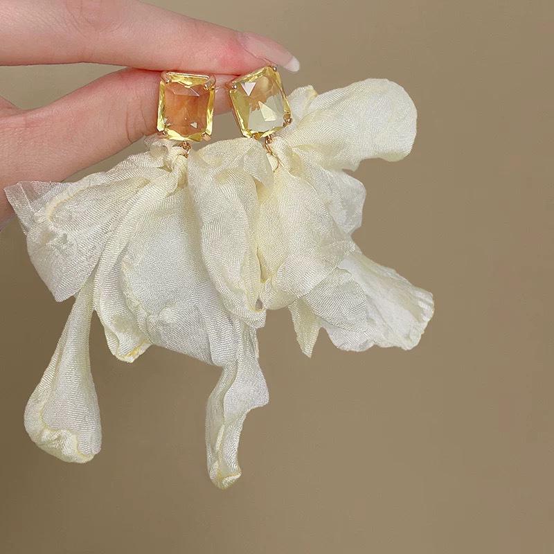 2025 White Chiffon Flower High-End Fairy Stud Earrings for Big Round Faces