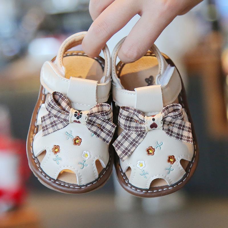 

Летние детские сандалии с пищалкой, на липучке и с бантом для девочки - Обувь для первых шагов 12.5 cm бежевый