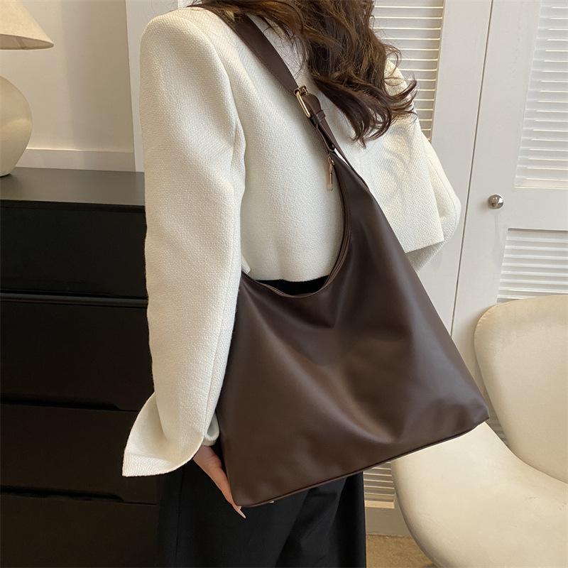 2025 winter new Korean version fashion shoulder bag trendy personalized messenger bag simple casual large capacity tote bag