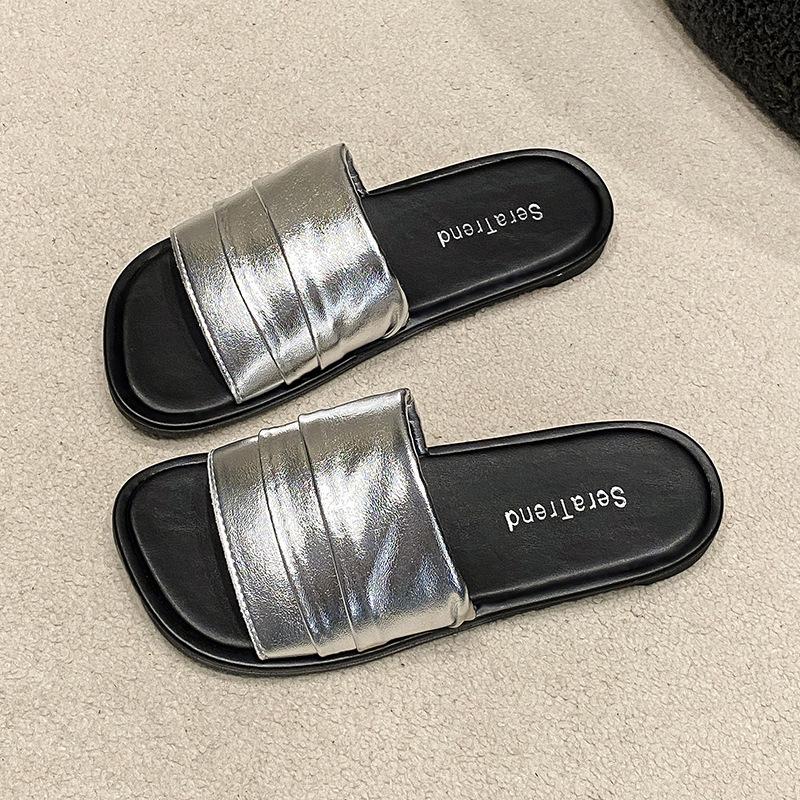 Beautiful flat-bottomed cool slippers women's summer outer wear 2025 new models with skirts beach vacation one-word sandals