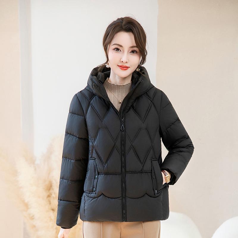 

Женская короткая ветрозащитная теплая зимняя куртка с капюшоном M чёрный