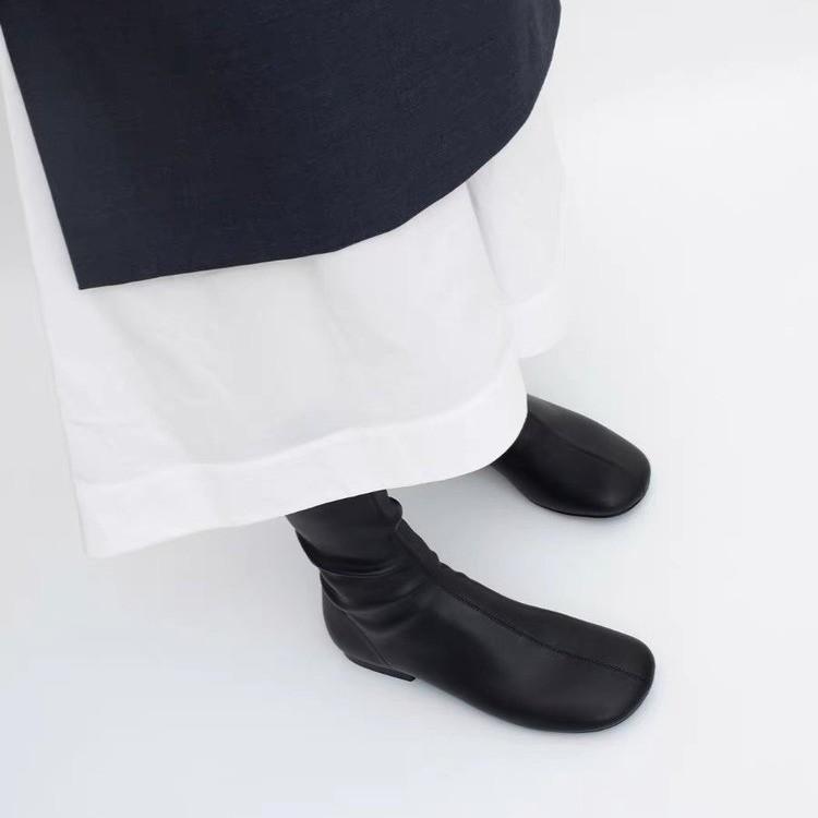 Retro Autumn and Winter Round Head Thin Boots Martin Shoes Women's 2025 New Short Boots Square Heel Duckbill Thin Short Boots