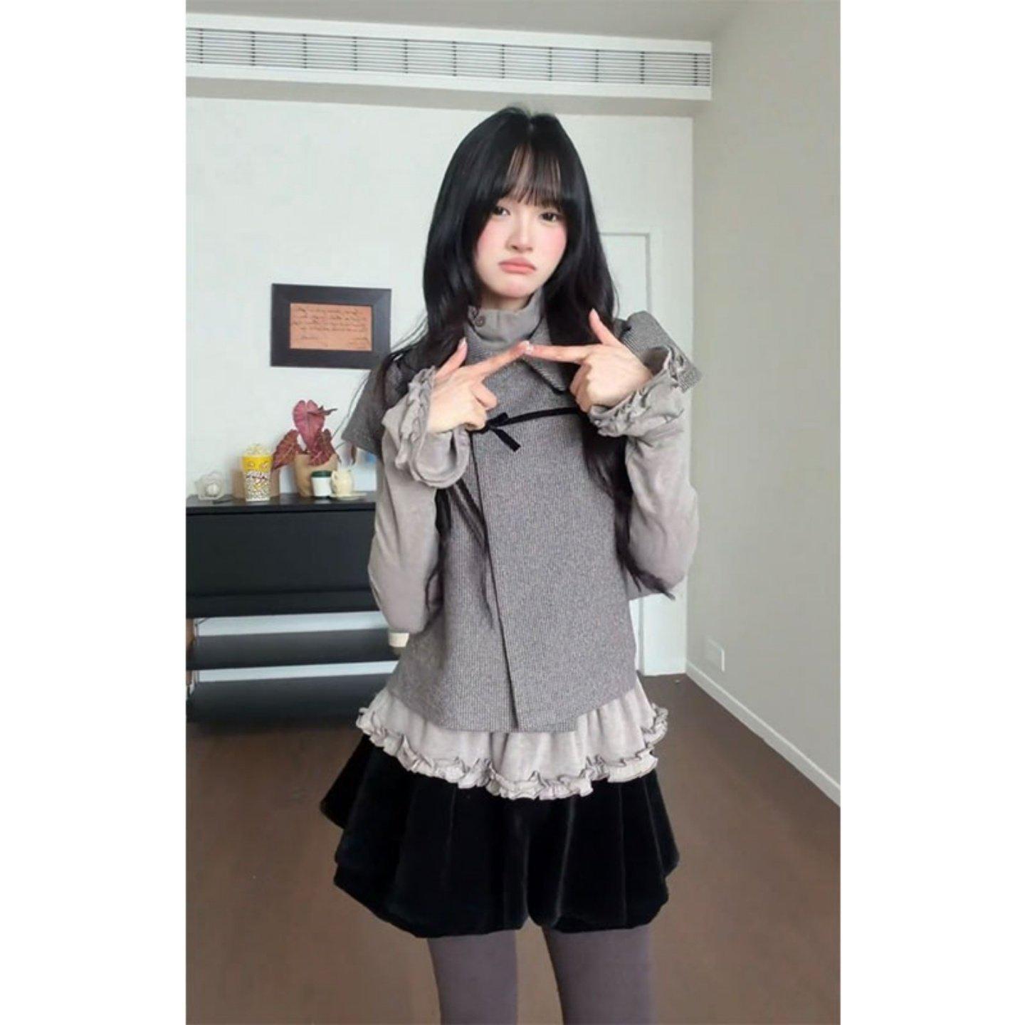 

Winter Retro Plaid Three-Piece Set: Short Sleeve Top, High Waist Skirt, Base Layer XL (115-125 lbs)