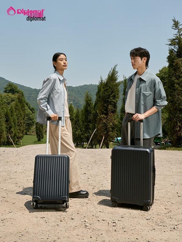 

Diplomat TC-2401 Expandable Business Carry-On Luggage