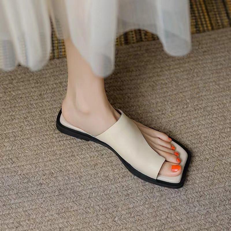 Slippers women's flat toe cool slippers wear summer square head fashion versatile leather beach slippers