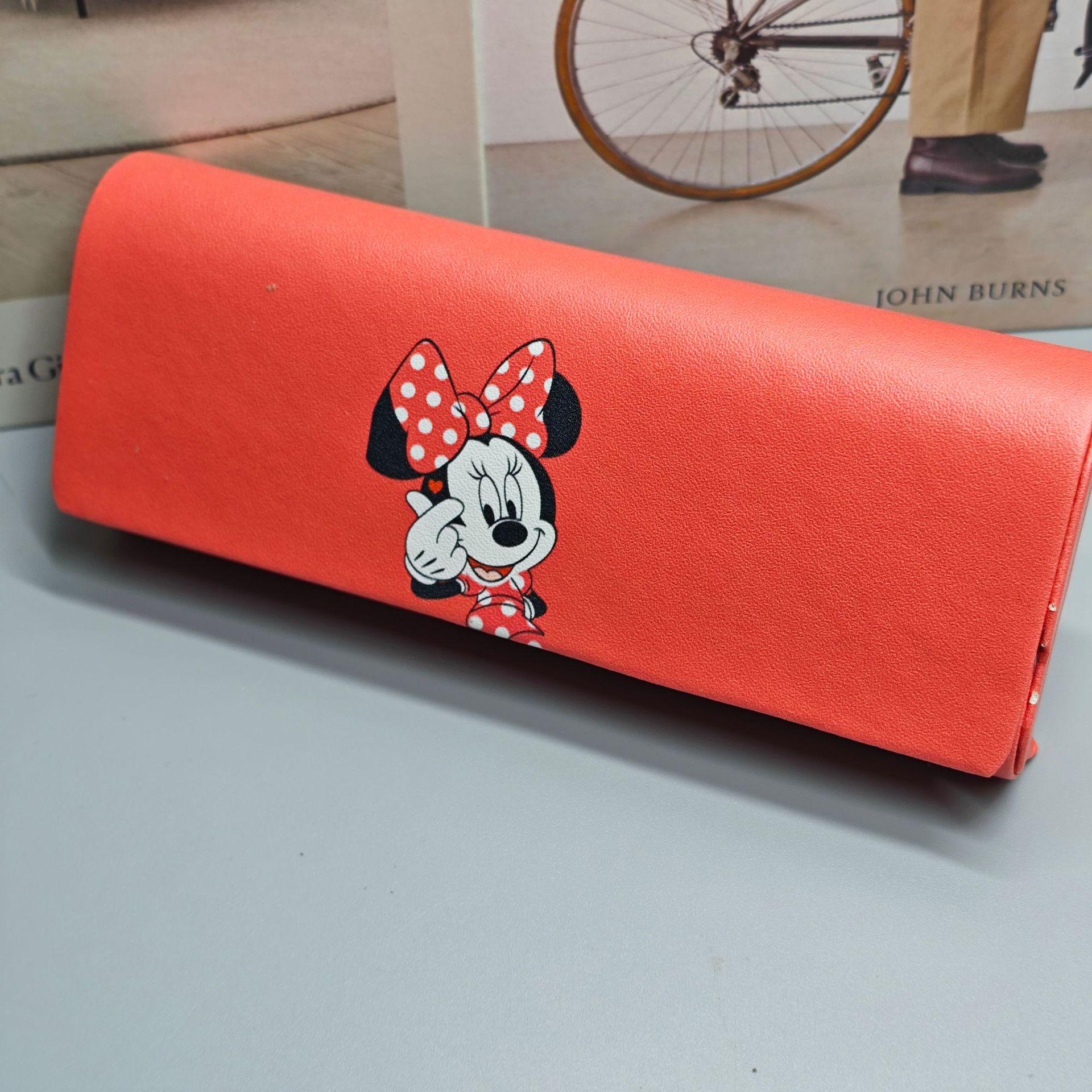 

Anime-Inspired Student Glasses Case - Durable, Magnetic Closure, Anti-Lost Design, PU Leather. красный