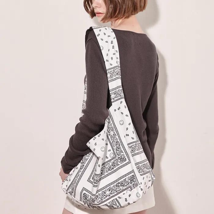 Smile Paisley Big Square Reversible Hobo Bag_2color