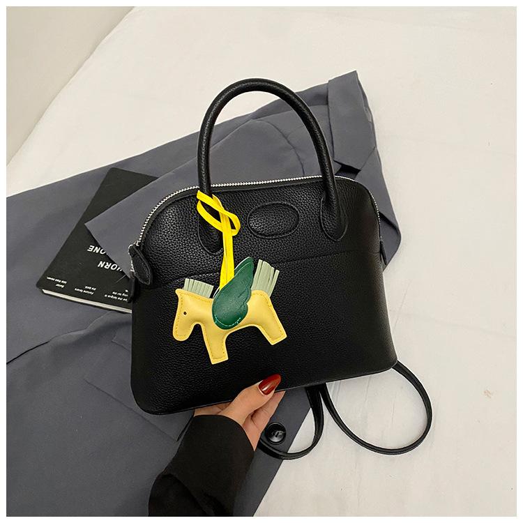 

2025 Spring New Korean Premium Textured Soft Shell Bag Commuter Versatile Fashion Women s Double Shoulder Handbag чорний