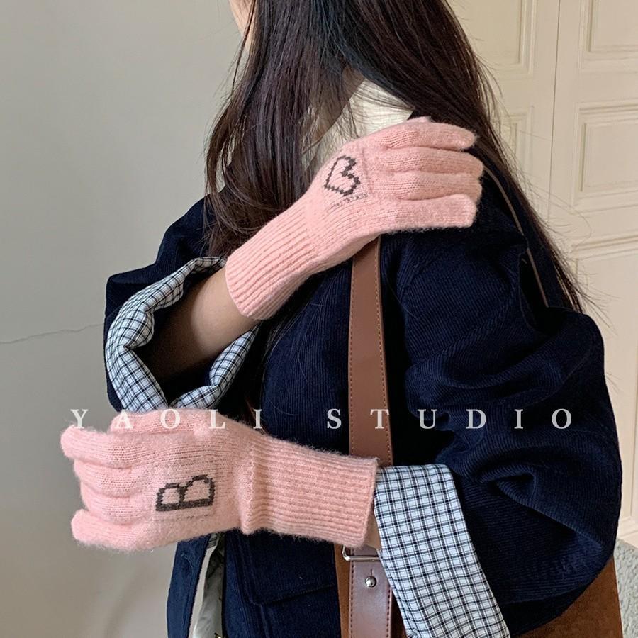 

Jintai autumn and winter atmosphere knitted wool B love embroidered gloves women Korean ins warm dew finger touch screen average size