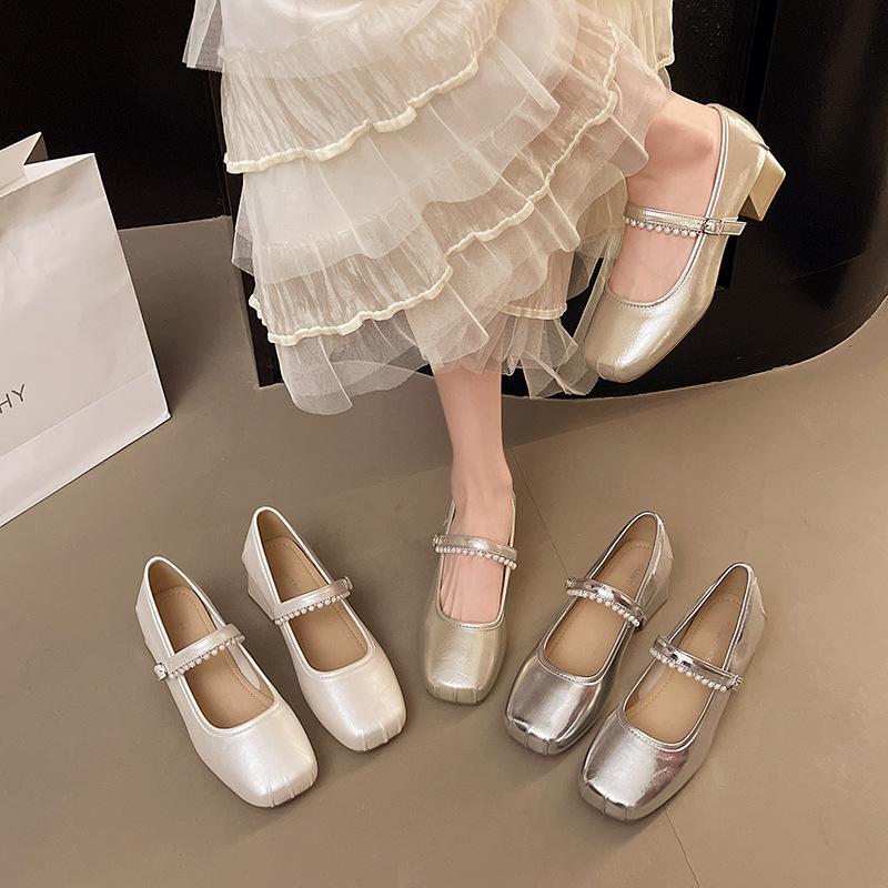 French thick heel single shoes women's 2025 new versatile skirt Mary Jane shoes ballet square head small leather shoes