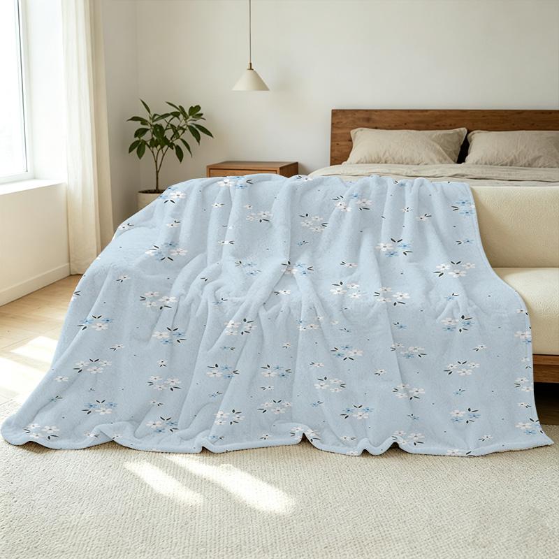 Soft Flannel Throw Blanket – Lightweight & Warm, Simple Floral Pattern, Cozy for Home Lounge, Ideal for Christmas & Halloween