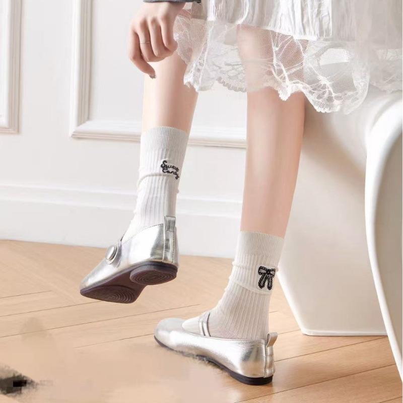 

Ladies Spring and Autumn Assorted Simple Embroidery Bow Letter AB Style Tube Stack Socks 1 pair