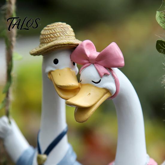 Cute Duck Couple Figurine Resin Swing Ducks Hanging Ornament, Hand Painted Cartoon Pair Statue for Balcony Figurines, Waterproof Indoor Outdoor Garden