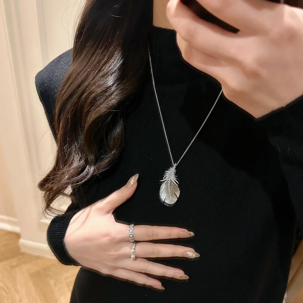 Vintage Style Feather Necklace with Wing Brooch Pendant Two in One Light Luxury Elegant Fashion Jewelry