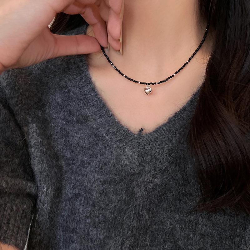 Personality Charm  Black Stone Beaded Heart Pendant Necklace For Women Retro Geometric Block Collar Jewelry Accessories