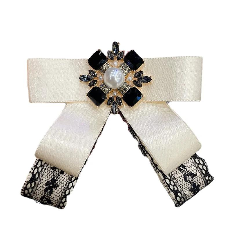 Retro Ribbon Lace Bow Tie Pearl Crystal Fabric Bowknot Brooches for Women College Style Sweater Shirt Collar Pins Jewelry