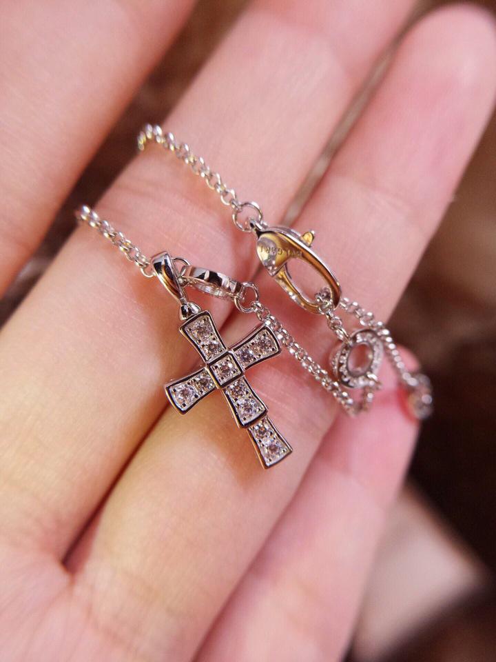 18K Gold-Plated Baojia Necklace with Diamond Inlaid Cross Pendant and Snake Bone Clavicle Chain