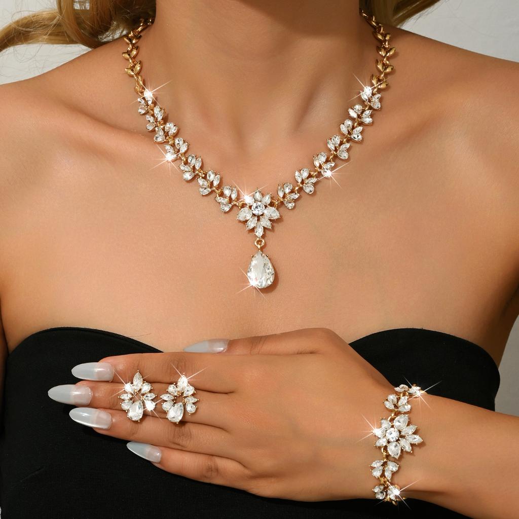 Manufacturer's direct sales of alloy wedding necklaces, earrings, bracelets, bridal wedding accessories, banquet jewelry