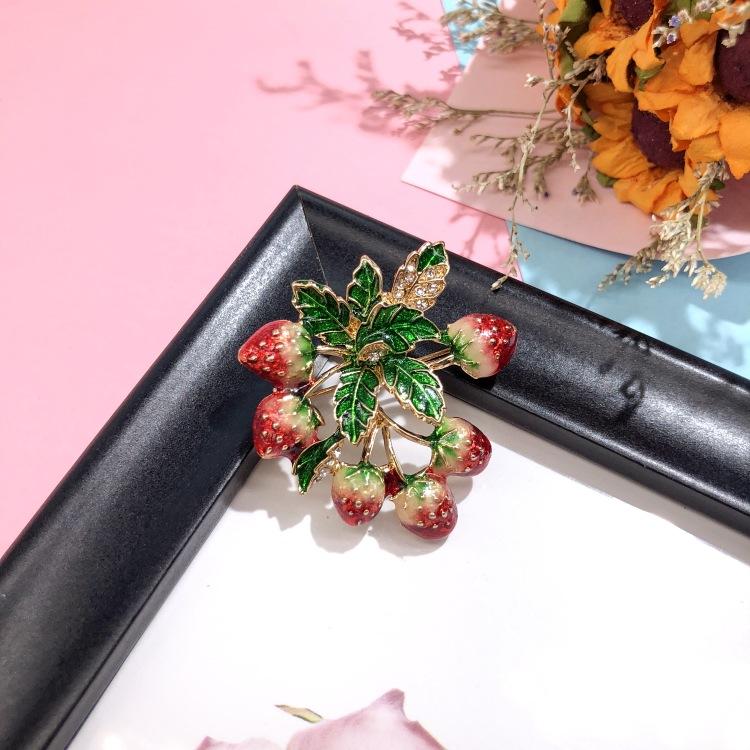 Beautiful Colorful Fruit Crystal Brooch Cartoon Fresh Grape Strawberry Radish Pin Silk Scarf Cardigan Accessories