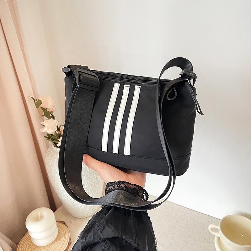 Spring 2025 Women's Crossbody Bag: Trendy, Versatile, Casual Single Shoulder Bag for Daily Use