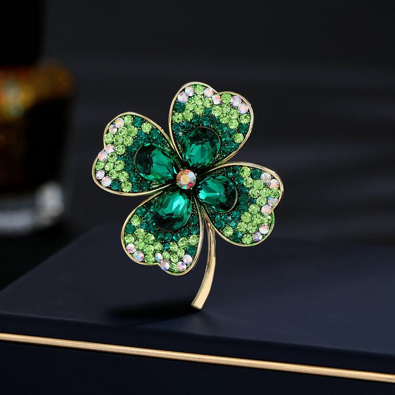 Elegant Pearl Brooch for Women's Suits - High-End Jewelry Pin